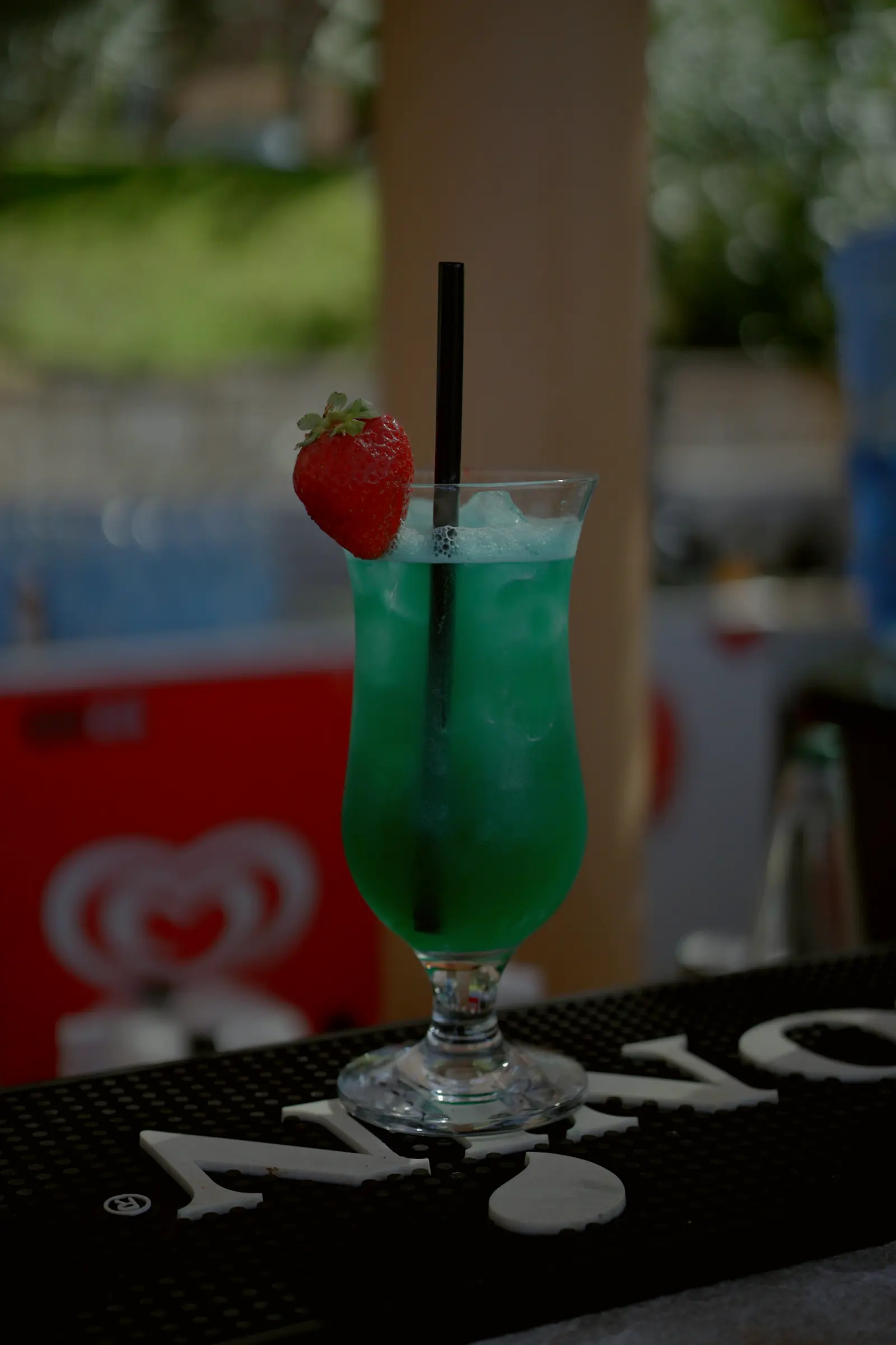 Signature-Cocktails an der Strandbar von Saranda